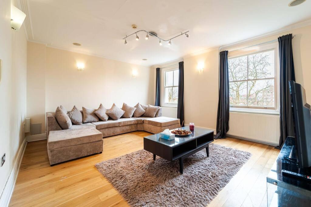 Appartamento Lux 2Bdr Riverside Penthouse In Chelsea Near King'S Road Londra Esterno foto